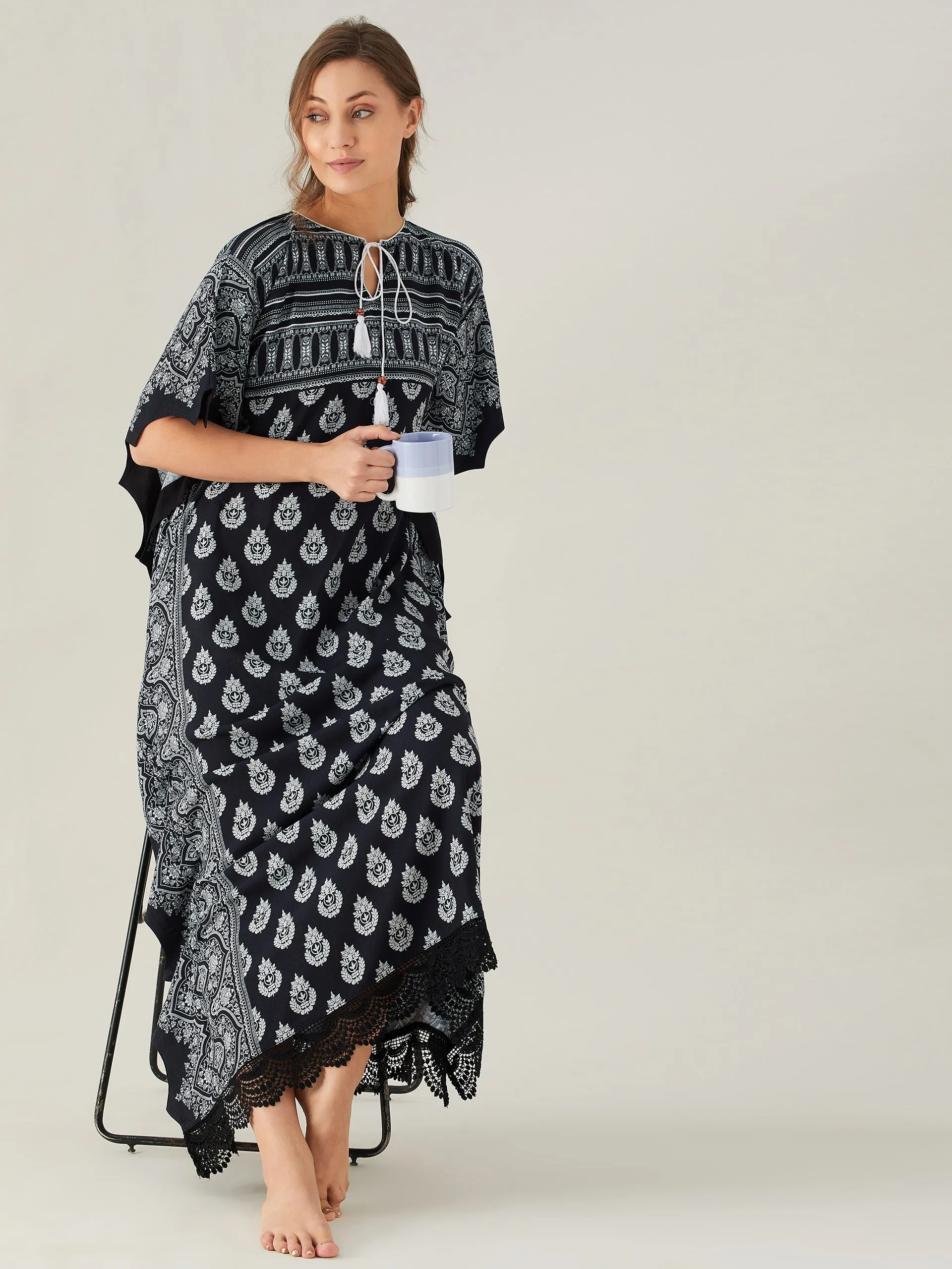 Scalloped Edge Monochrome Patterned Maxi Kaftan